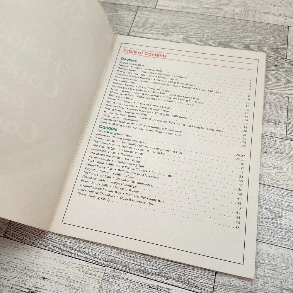 Better Homes and Gardens Holiday Cookies and Candies Cookbook 1986 Recipes